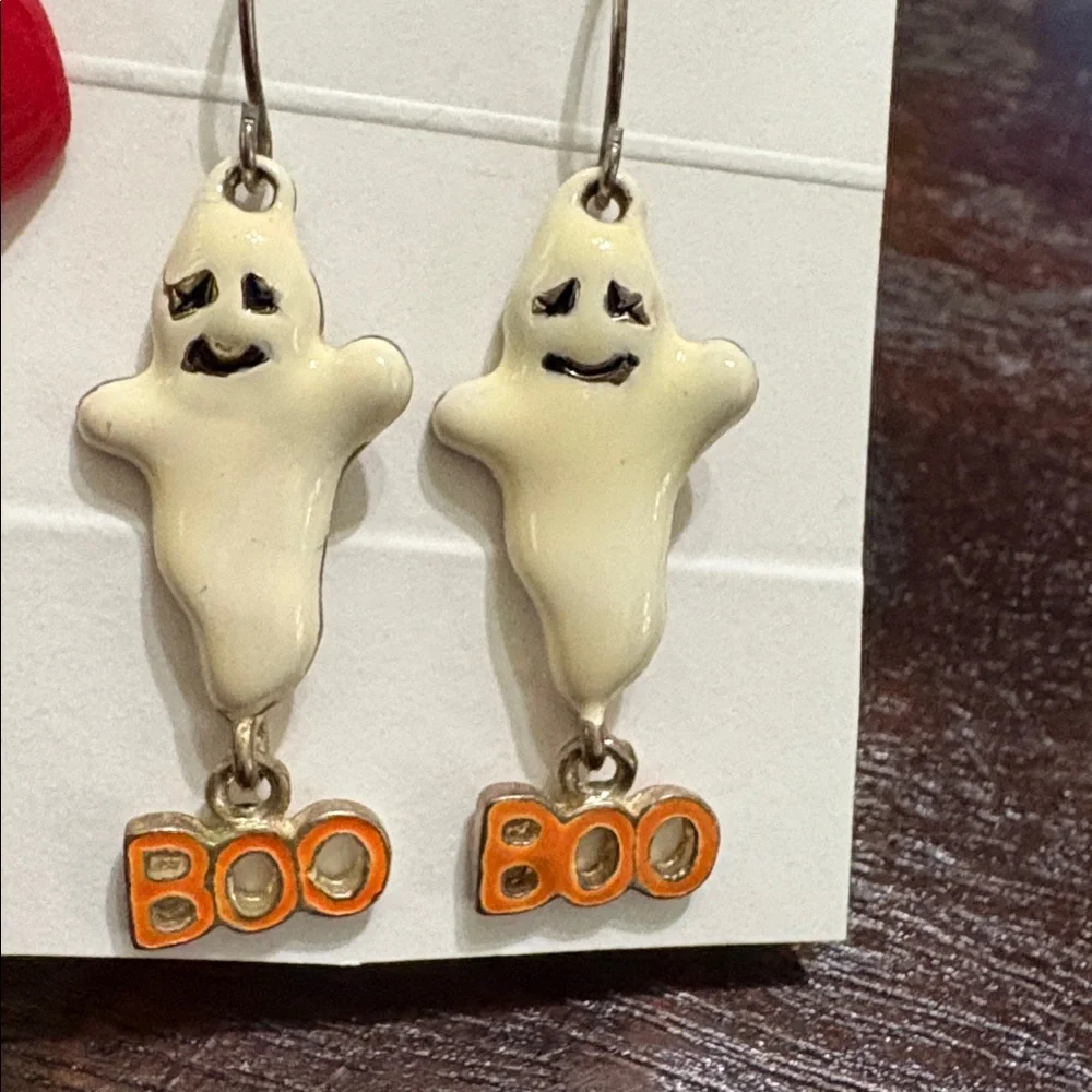 Claire’s Halloween White ghost BOO pierced earring